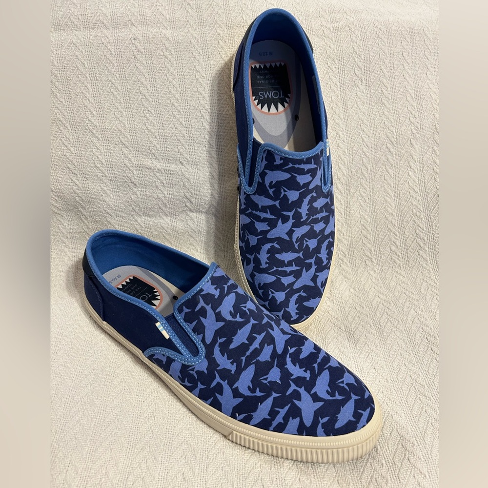 Toms Shark Print Canvas Sneaker Men’s size 10.5